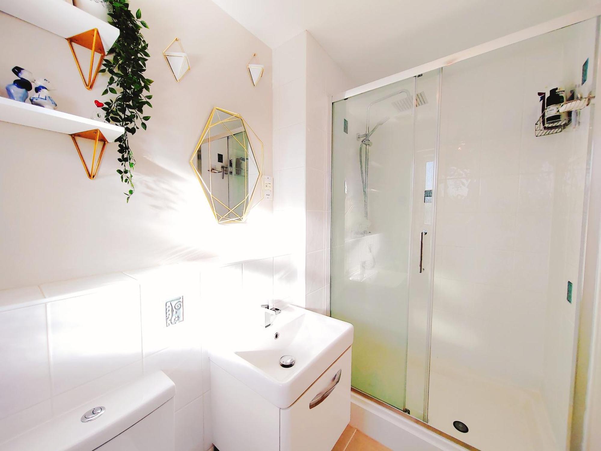 אדינבורו Modern And Spacious Double&King Bedrooms Both With Private Bathrooms חדר תמונה