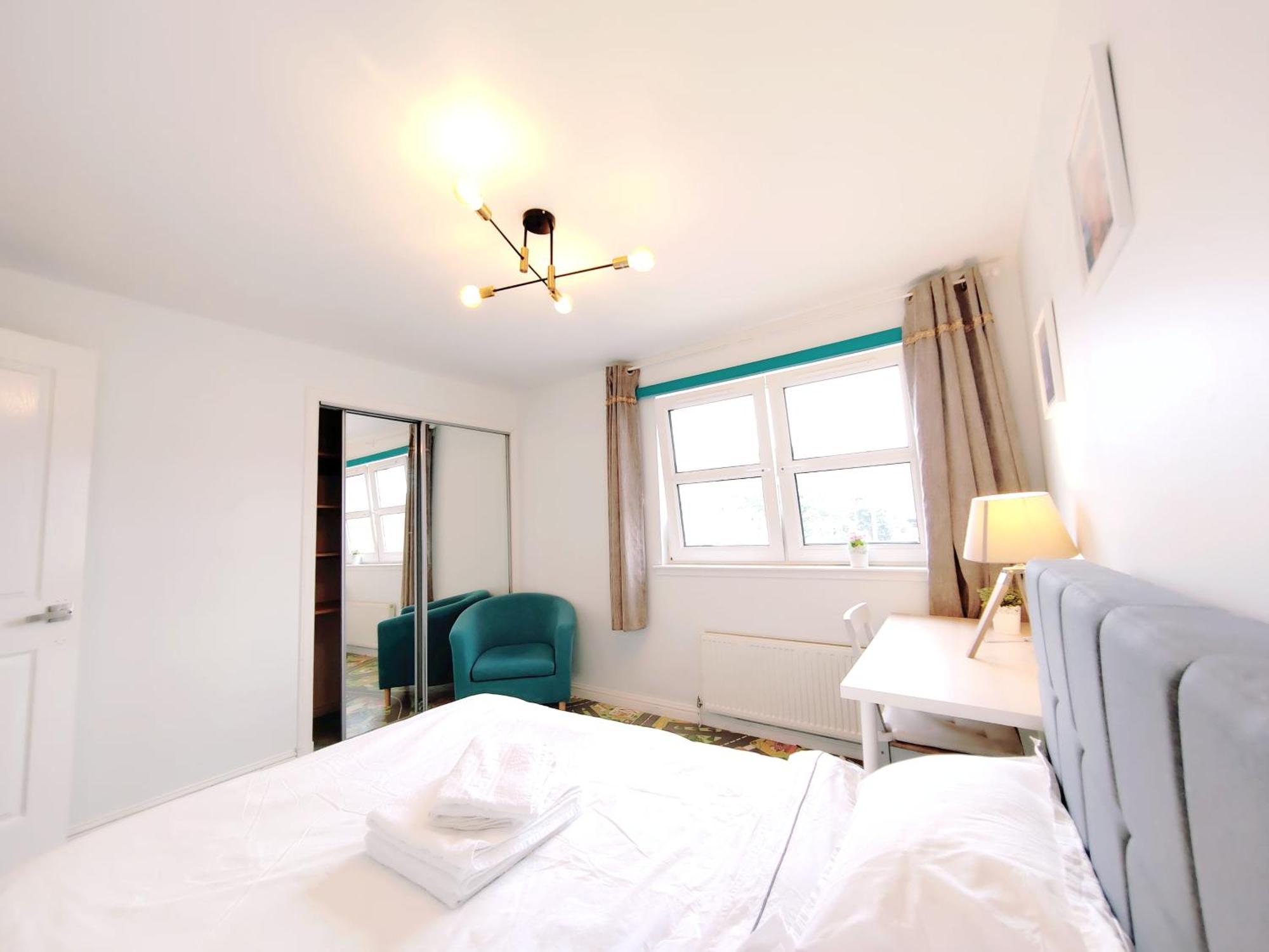 אדינבורו Modern And Spacious Double&King Bedrooms Both With Private Bathrooms חדר תמונה