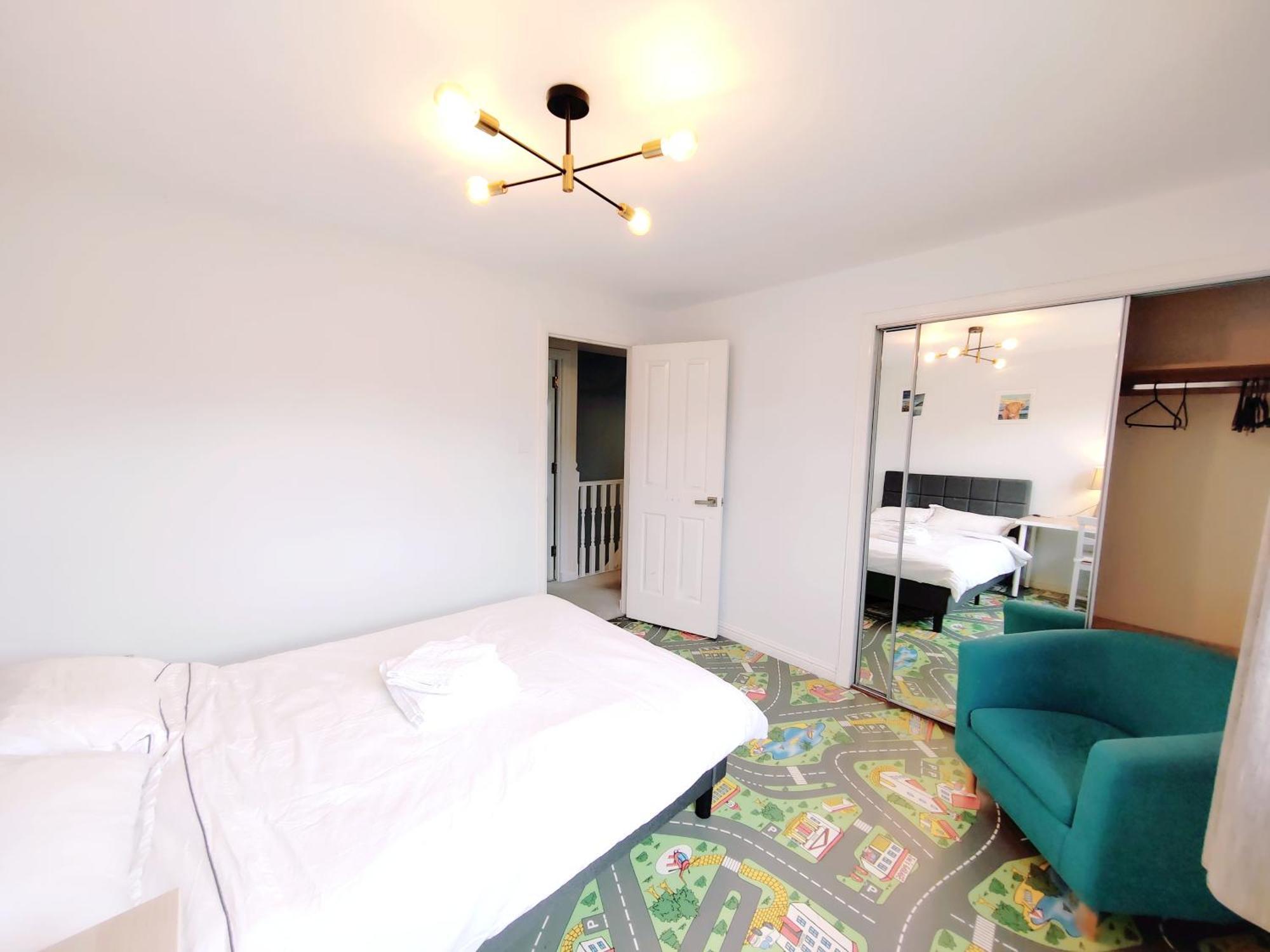 אדינבורו Modern And Spacious Double&King Bedrooms Both With Private Bathrooms חדר תמונה